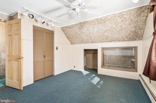 14 Peterson Ave, Edison NJ 08817-3318 exterior