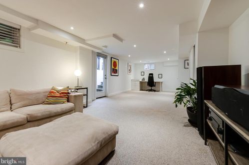 116 Gladden St, Alexandria VA 22304-2402 exterior