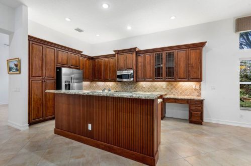 10860 Green Valley Walk, Boynton Beach FL 33437-3911 exterior