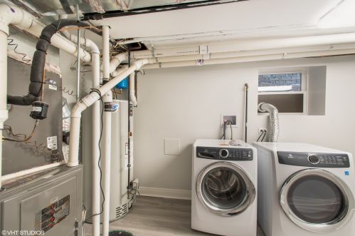 4032 Francisco Ave, Chicago IL 60618-2602 exterior