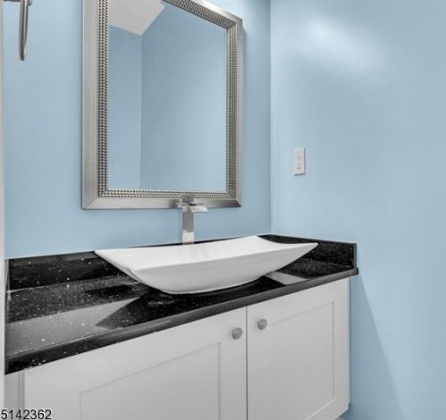 9 Delaney Ct, Bridgewater NJ 08807-5568 exterior