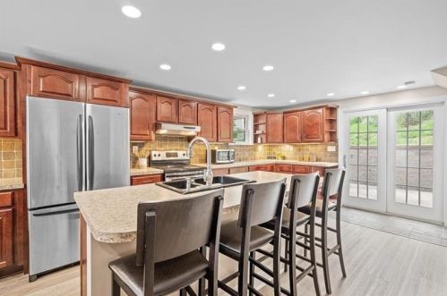 3848 Dalewood St, Pittsburgh PA 15227-3424 exterior