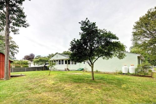 26 Iroquois Rd, Enfield CT 06082-6122 exterior