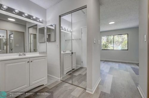 3 Mayfair Ln, Boynton Beach FL 33426-7717 exterior