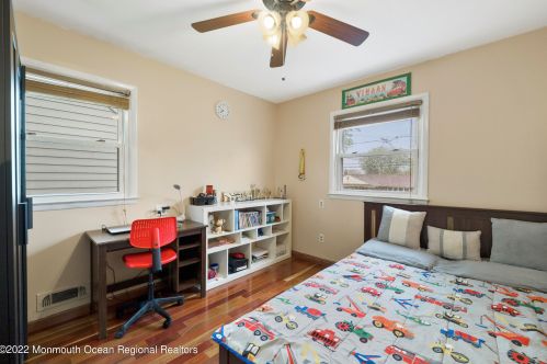 28 Sheppard Pl, Edison NJ 08817-3132 exterior