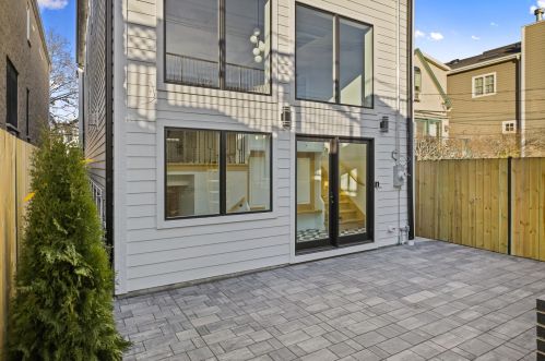 1323 Nelson St, Chicago IL 60657-3103 exterior