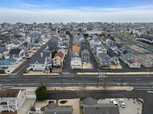 125 Throssell Rd, Lavallette NJ 08735-3230 exterior