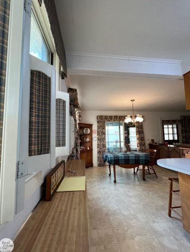 759 Water St, Cottrellville MI 48039-1697 exterior