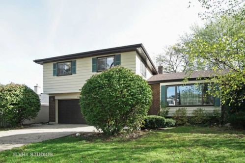 835 Stratford Ave, Elmhurst, IL 60126-4652