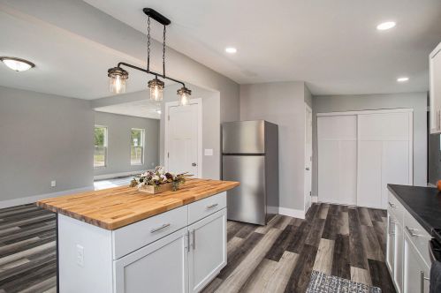 324 Michigan Ave, Three Rivers MI 49093-1124 exterior