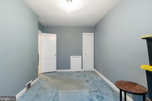 5411 Erdrick St, Philadelphia PA 19135-1013 exterior