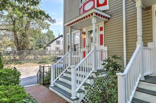 99 Evergreen St, Providence, RI 02906-1900