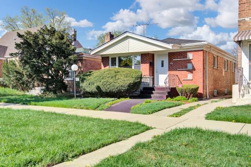 9722 Calumet Ave, Chicago IL  60628-1430 exterior