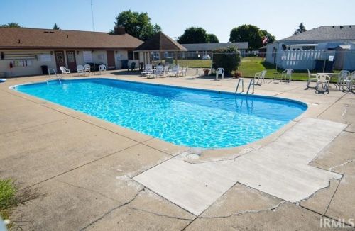 1218 Berkley Cir, Mishawaka IN 46544-4802 exterior