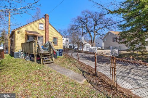 3337 Ely Pl, Washington, DC 20019-2346