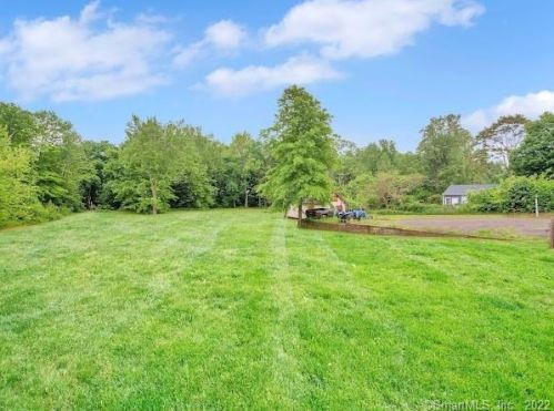 198 Elm St, Wallingford CT 06492-3229 exterior