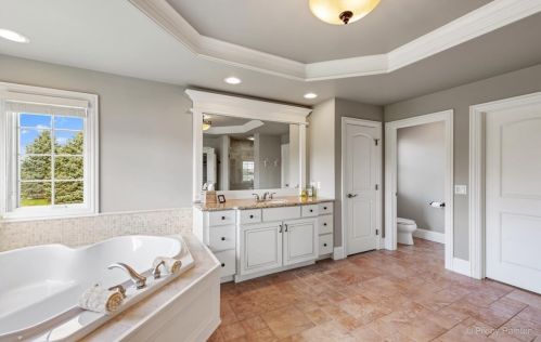 5612 Meadowbrook Ln, Bull Valley IL 60014-3009 exterior