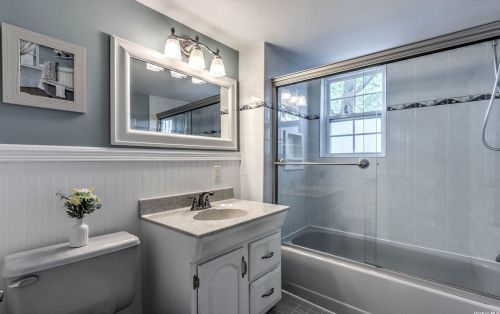 148 Frederick Ave, Babylon NY 11702-2103 exterior