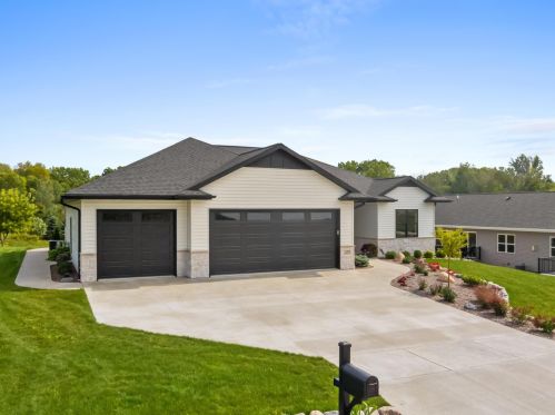 2511 Stoney Brook Ct, Manitowoc WI 54220-8640 exterior