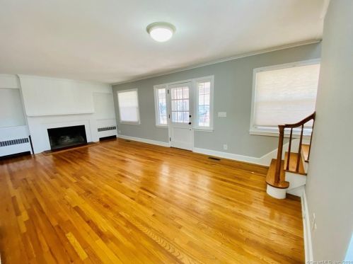 119 Kings Hwy, North Haven CT 06473-1211 exterior