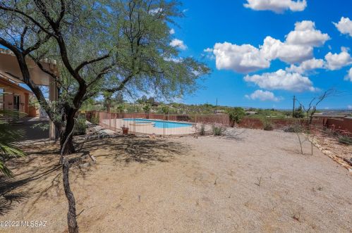 5242 Calle Montuoso, Tucson AZ 85745-9529 exterior