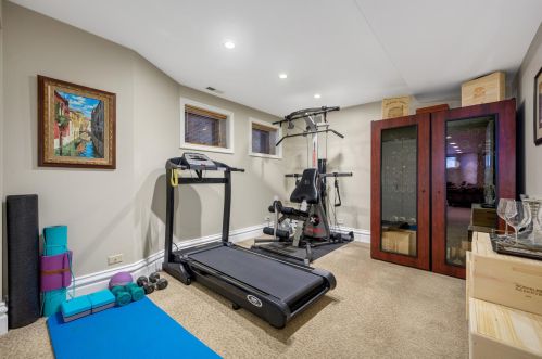 619 Belden Ave, Chicago IL 60614-3305 exterior