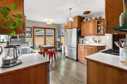 3337 65th St, Milwaukee, WI 53219-4208