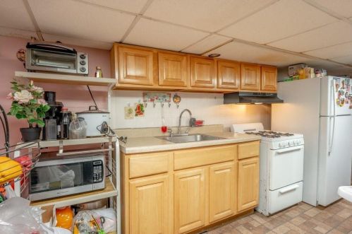 27 St, Union City NJ 07086-7203 exterior