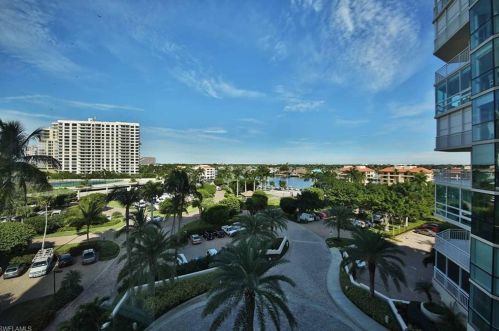 4255 Gulf Shore Blvd, Naples FL 34103-3435 exterior