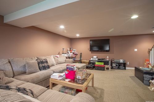 832 Fulton Ave, Bohemia NY 11716-4308 exterior