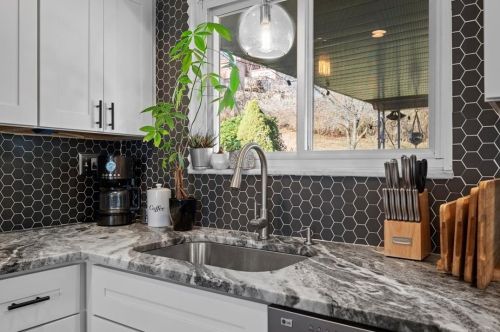 1300 Blue Jay Dr, Pittsburgh PA  15243-1206 exterior