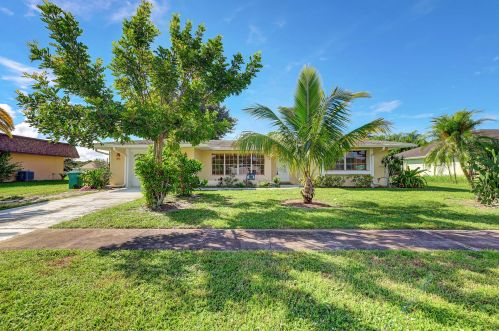 140 Selva Ct, Fort Pierce, FL 34983-2003