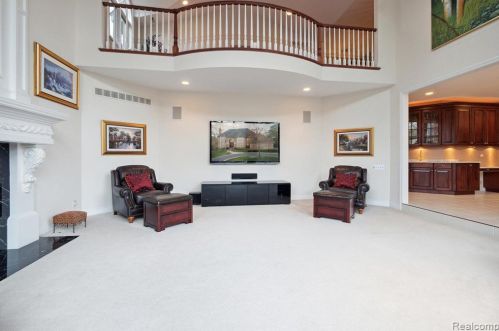 2511 Golf Crst Dr, Rochester MI 48309-4063 exterior