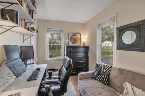 8125 Lk Wood Dr, Kalamazoo MI 49002-4338 exterior