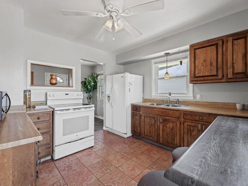 5753 80th St, Milwaukee, WI 53218-2113