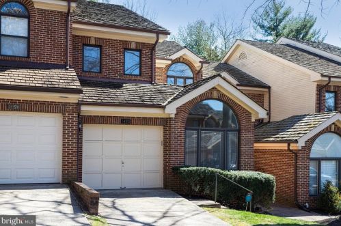 1462 Hampton Hill Cir, Mc Lean VA  22101-6010 exterior