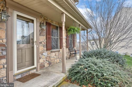 103 Doreen Dr, Hummelstown, PA 17036-2725