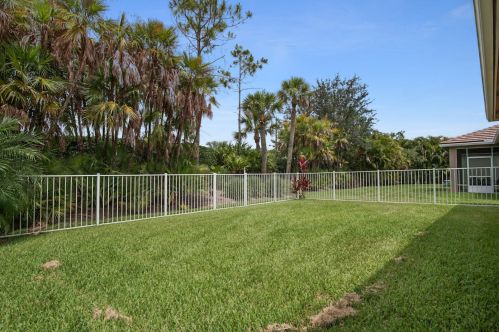 9979 Stonegate Dr, Fort Pierce FL 34987-2423 exterior