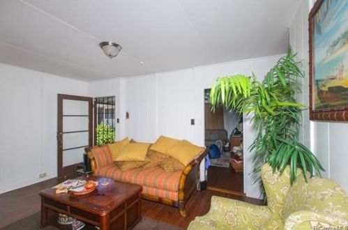 2227 Date St, Honolulu HI 96816-1024 exterior