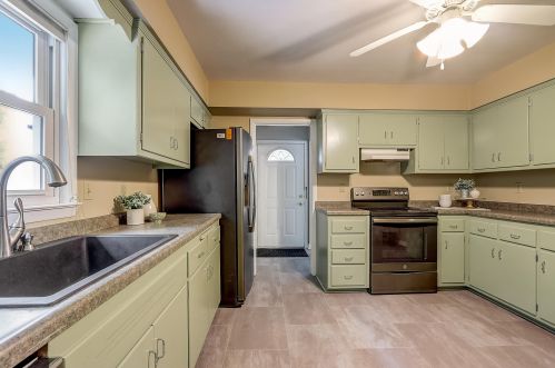 5536 Mohawk Ave, Milwaukee WI 53217-5034 exterior