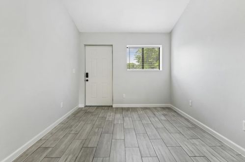 379 Elm St, Atlanta GA 30318-8501 exterior