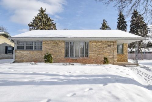 10031 Grantosa Dr, Milwaukee, WI 53222-1325