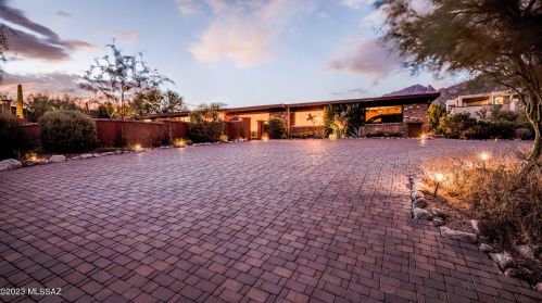 6101 Camino De Santa Valera, Tucson AZ  85718-3722 exterior