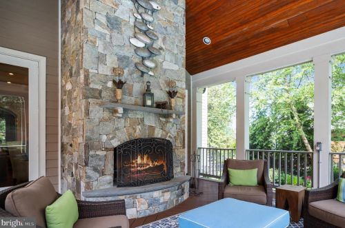 6421 Divine St, Mc Lean VA 22101-4702 exterior