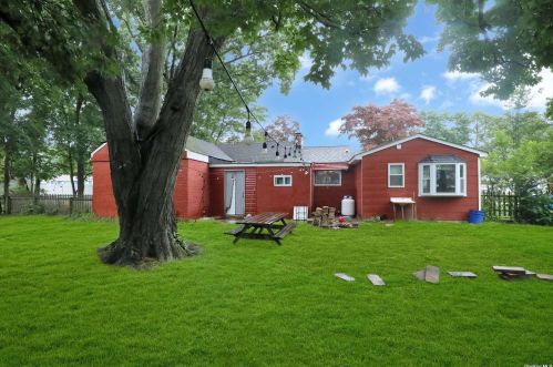 150 Amsterdam Ave, Babylon NY  11704-4849 exterior