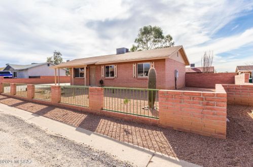 6660 Draper Rd, Tucson, AZ 85757-9323