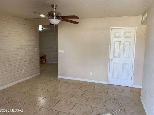 8464 Mary Dr, Tucson AZ 85730-1831 exterior