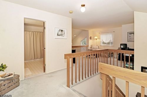 13 Castle Rdg Dr, East Hanover NJ 07936-3558 exterior