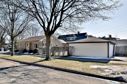 6696 Olympia Ave, Chicago IL 60631-1518 exterior