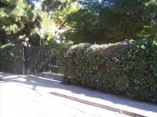 2164 Vista Del Mar St, Los Angeles, CA 90068-3319